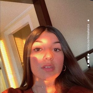 Meet your Posher, Mia